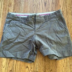 Womens old navy size 4 brown shorts. 5” low rise